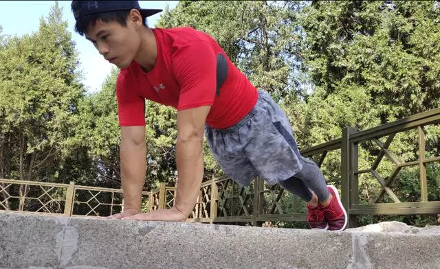 每天100伏地挺身肌肉沒變大?趕快杜絕這種自殘方式!