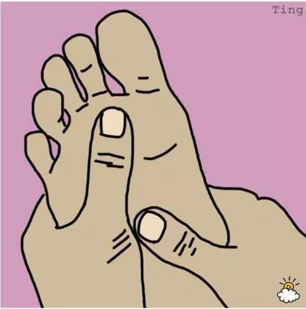 腳指甲彎曲嵌到肉裡了好痛?教你10個小妙招,一碗鹽水緩解疼痛,自己就能解決棘手的問題!