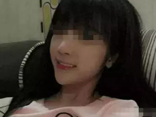 新婚夜老公洗澡,婆婆悄悄把我喊出婚房,塞給我一份禮物,我蒙圈