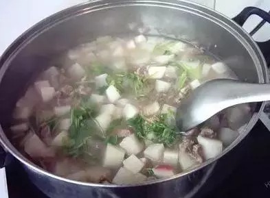 木耳山藥炒萵筍這款清淡的養身佳品對於不喜歡吃太過油膩的人們來說簡直太適合了。