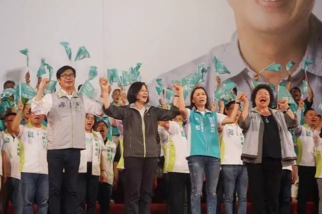 為什麼陳其邁會從「躺著選」變「追著選」?