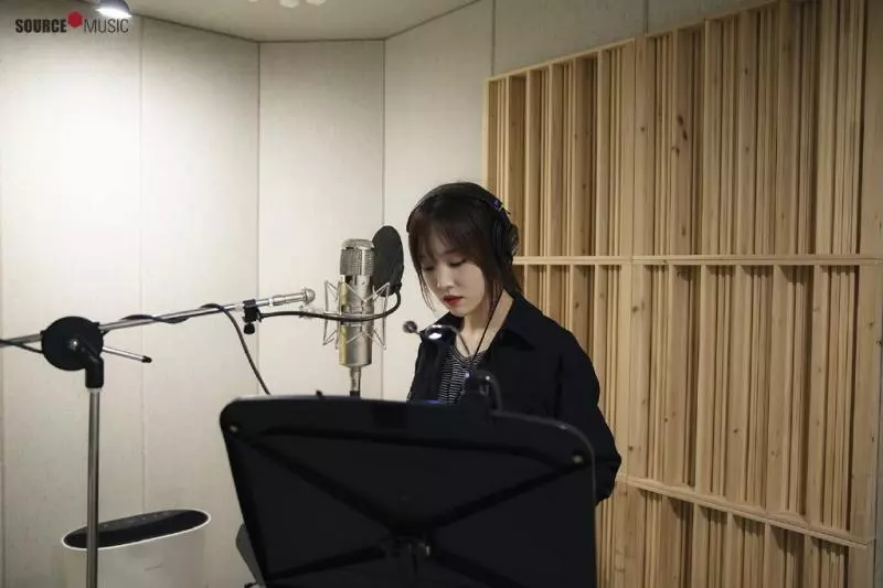 [GFRIEND][分享]181108 「月刊尹鐘信」俞宙第5版花絮圖公開錄音現場神情專注