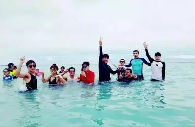 SM公司新團建來襲,這一次安排看電影,滿叔會讓孩子們寫觀後感?