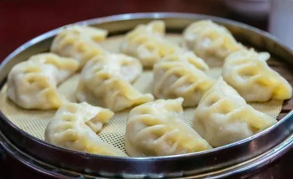 懷孕想吃餃子婆婆懶得包,讓媽包送來後下樓拿快遞,返回傻住