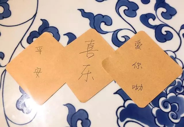 唐嫣出席盛典和baby攬腰合影,楊冪被質疑對她翻白眼,氣氛太尷尬