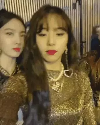 IZ*ONE出道11天拿下音樂節目一位打破記錄,與TWICE合照感動粉絲