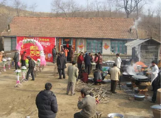 打工3年,每月寄5000給老婆,回家看到蹲在地上的女兒,我大怒