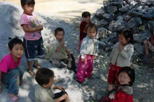 打工3年,每月寄5000給老婆,回家看到蹲在地上的女兒,我大怒