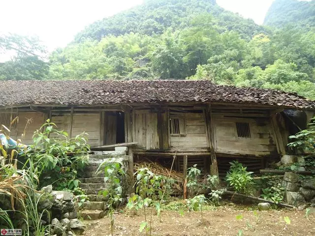 小舅子在我家住三年,搬走時沉默無言,留下一個信封,拆開我愣了