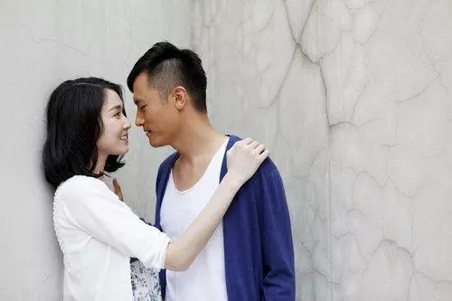 小姑子結婚我隨禮一千,臨走時她給我一張卡,查餘額後我火冒三丈