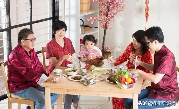 小姑子生孩子,女子送了八千紅包,看到家庭群的聊天,說不出話