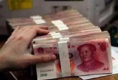 婆家給彩禮16萬,卻讓兒媳送回來付首付,老公說句話,兒媳愣住