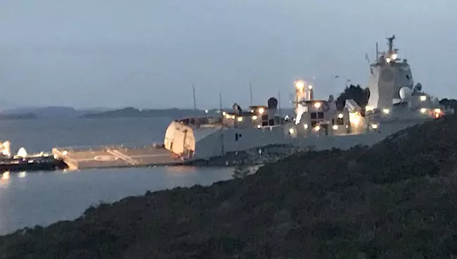 挪威海軍護衛艦「英斯塔」號與一艘掛馬爾他旗的油輪發生衝撞,嚴重進水!