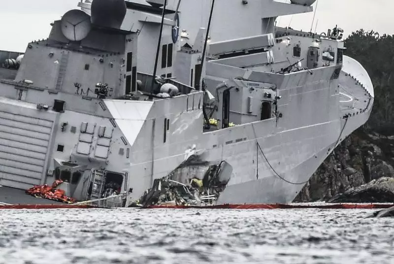 挪威海軍護衛艦「英斯塔」號與一艘掛馬爾他旗的油輪發生衝撞,嚴重進水!