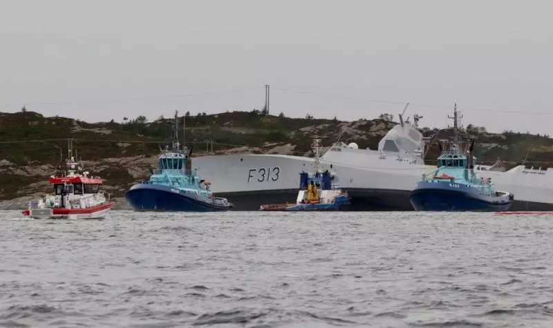 挪威海軍護衛艦「英斯塔」號與一艘掛馬爾他旗的油輪發生衝撞,嚴重進水!