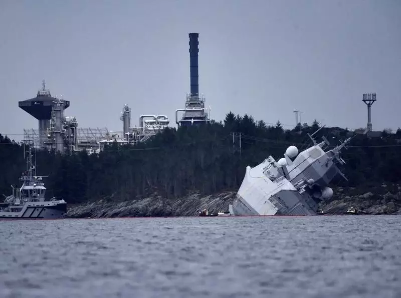 挪威海軍護衛艦「英斯塔」號與一艘掛馬爾他旗的油輪發生衝撞,嚴重進水!