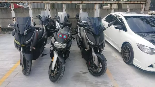 6台重機停1汽車格 網友反串:這種素質還想上國道!