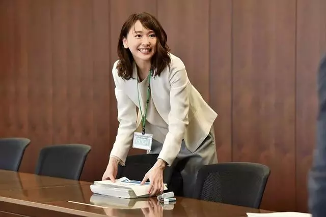 新垣結衣新劇:為了一份工作,得多麼辛苦地逼自己