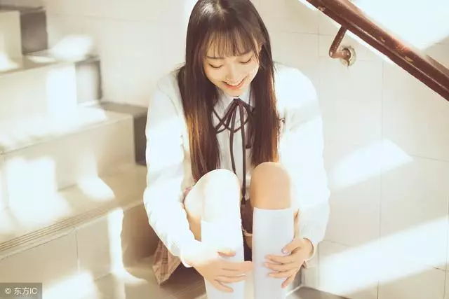 頭一次去男友家,晚上和婆婆睡,她老是碰我的腿,掀開被子我逃走