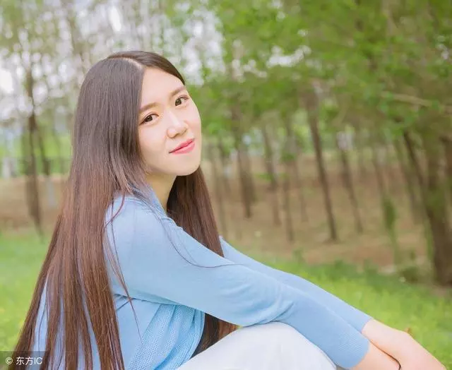 離婚後我獨自回娘家,前夫帶漂亮老婆來羞辱,進門之後他跪下