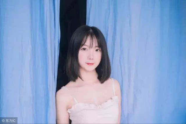 離婚後我獨自回娘家,前夫帶漂亮老婆來羞辱,進門之後他跪下