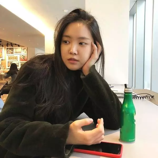 門面擔當的她被疑整容失敗,自稱從來沒談過戀愛,網友誰信