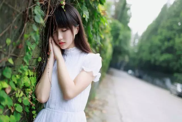 小三挺大肚上門逼離婚,婆婆大魚大肉招待,她剛吃一口就落荒而逃