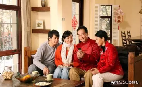 小叔因錢鬧離婚,婆婆讓我給五萬,我笑著送過去,小叔悲劇了