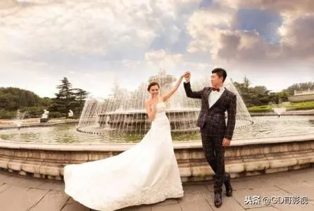 婆婆逼俺把房子讓給小姑當婚房,老公拿出行李,婆婆蒙住了