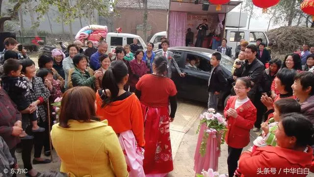 姑姐搬新家我送她沙發,她發來信息感謝我,我跟老公提出離婚