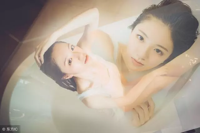 婚禮剛結束家婆逼我拿出嫁妝,我拿給她,看完後她不敢拿了