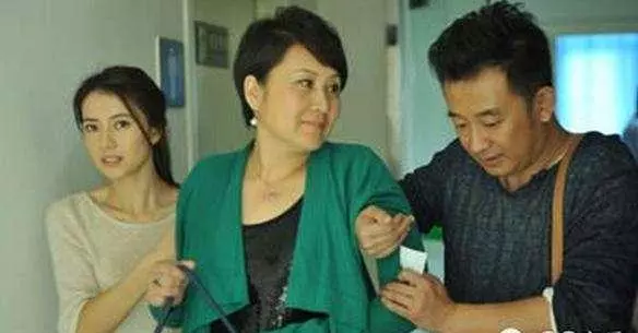 婆婆病我給五萬她嫌少,我說出憋在心裡的兩件事,她一聲不吭
