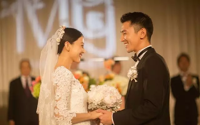 小姑子結婚我送五萬禮,身材臃腫的我剛入席,她卻笑吟吟的趕走我