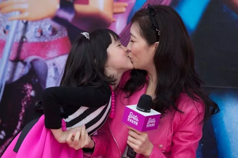 黃嘉千「7歲混血女兒」近照曝光迷倒粉絲!被封為「沒有公主病的公主」私下與爸爸超甜