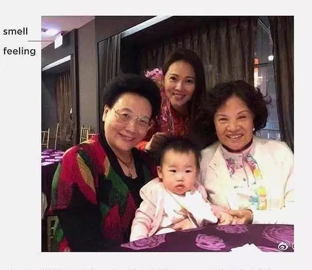 49歲伊能靜曬全家福,自己沒整容,看到她90歲老母親網友驚呆!