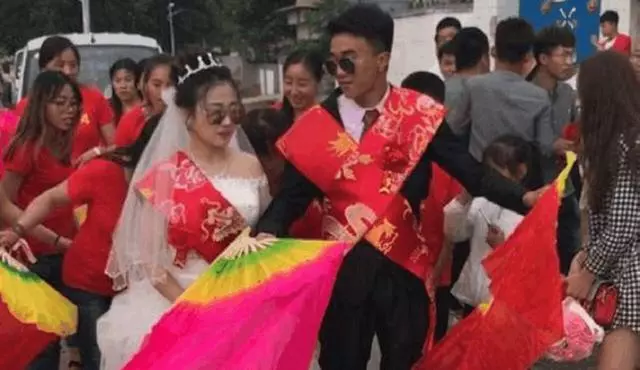 哥哥出事故致失憶多年,弟弟婚禮當天,他看到新娘後卻淚流不止