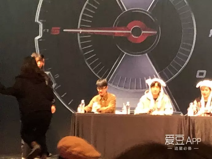 [EXO][新聞]181110 後續計劃全公開！伯賢爆下週拍後續MV，下下週拍寫真！