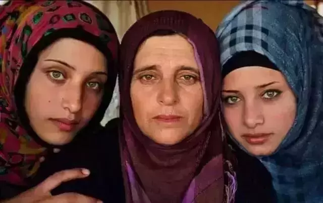 她拍攝了500個女神,組成世界美女地圖,沒有一張是網紅臉