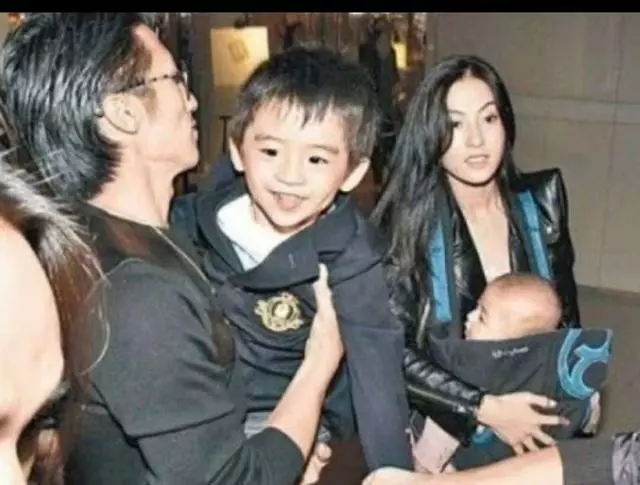謝霆鋒問兒子,是否接受讓王菲當他後媽?大兒子只回答了7個字!