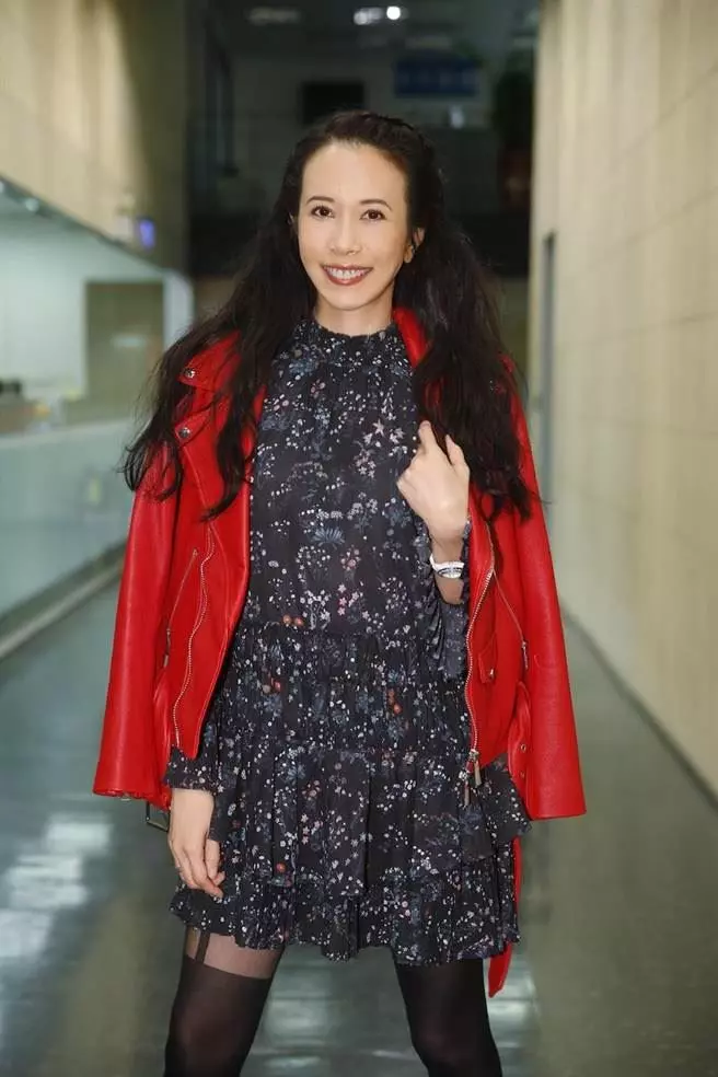 莫文蔚發文悼念藍潔瑛,6個字引發熱議,網友:兩人還有這層關係!
