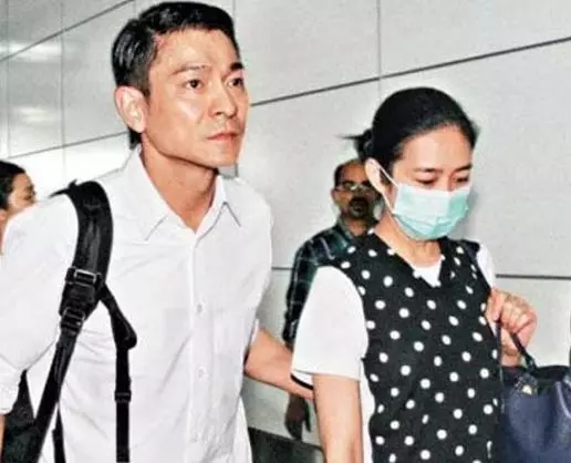 李湘女兒遇上劉德華女兒,差距一目了然,這就是豪門土豪的差距?
