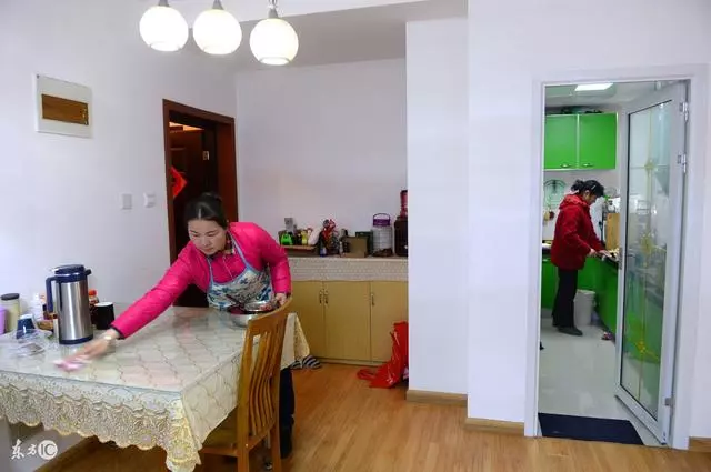 媽要把房子給我,弟媳一哭二鬧三上吊,媽說一話她不敢鬧了