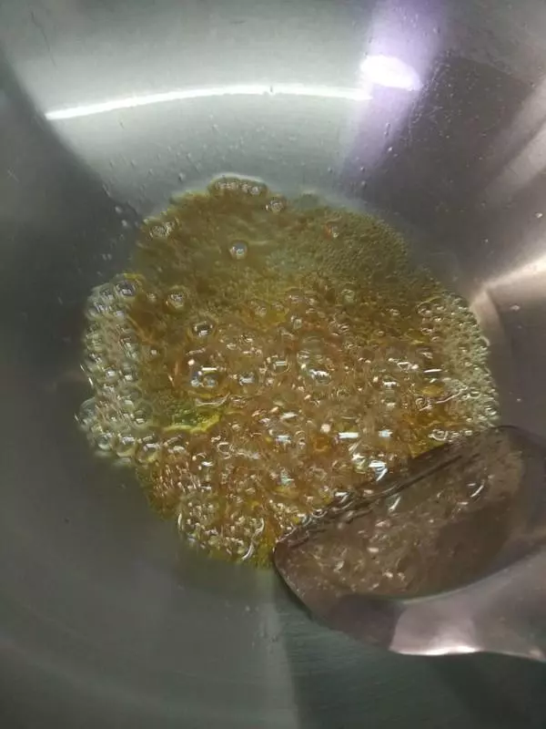 做紅燒肉時,焯水還是不焯水,很多人不清楚,難怪吃起來又膩又柴