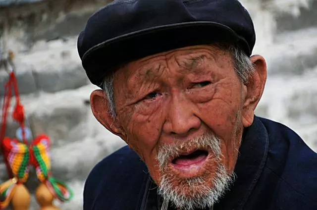 啞巴繼父養育我十二年,我結婚時他竟然做出一件讓所有人意外的事