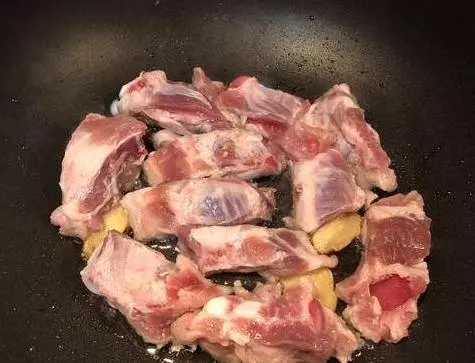 糖醋排骨家常做法,不炒糖色不焯水,只需簡單3步,一看就會!