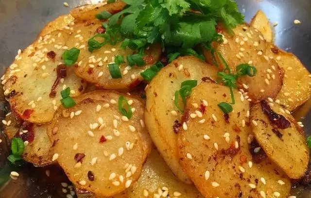 土豆的十種做法,再也不會每次都吃土豆絲了,快收藏吧