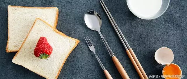 總是失眠太痛苦?專家:多吃這4種食物,比吃安眠藥喝牛奶更管用