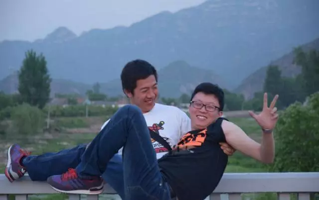 老婆去世後帶兒子參加兄弟婚禮，兒子突然叫媽媽，看到新娘我愣了