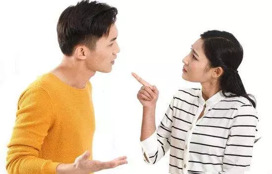 老公每個月給他老家嫂子寄2千，這次他從老家回來，竟要和我離婚