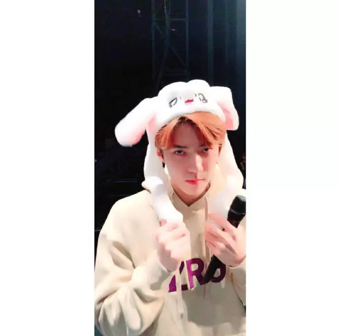 [EXO][新聞]181111 鐘仁兌現約定，INS公開成員可愛兔子帽照片